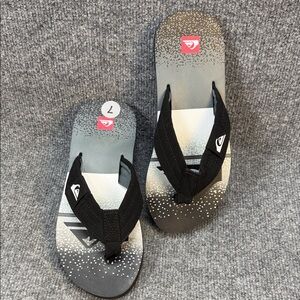 Quiksilver Black and Gray Gradient Men’s Sandals Size 7 EU40 NWOT